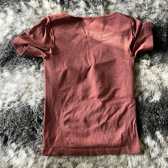 Lululemon built in bra shirt top size 4 - Picture 2 of 2